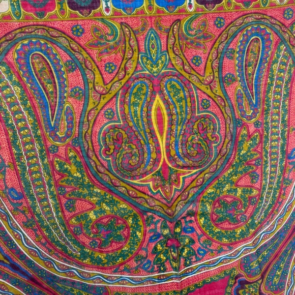 Smithsonian Institution Extra Large Fine Wool Square Scarf - Picture 9 of 11